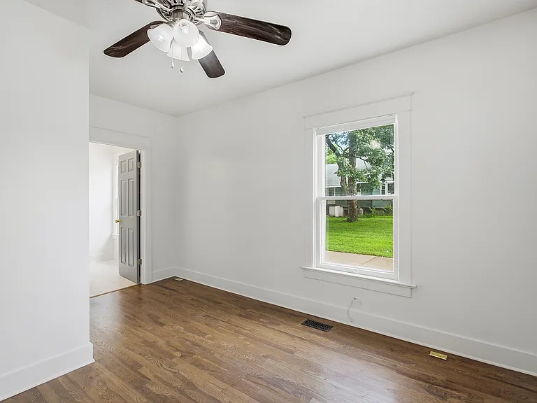 4724 Delmar St — Photo 10