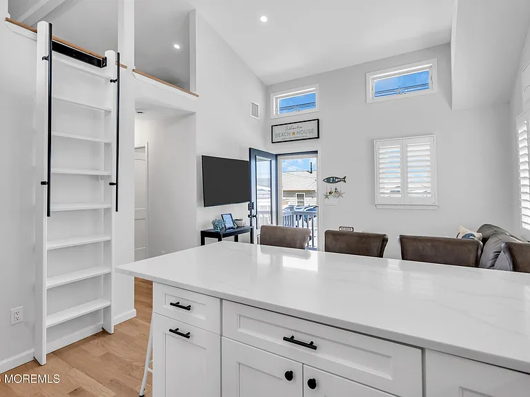 24 E Penguin Way — Photo 8