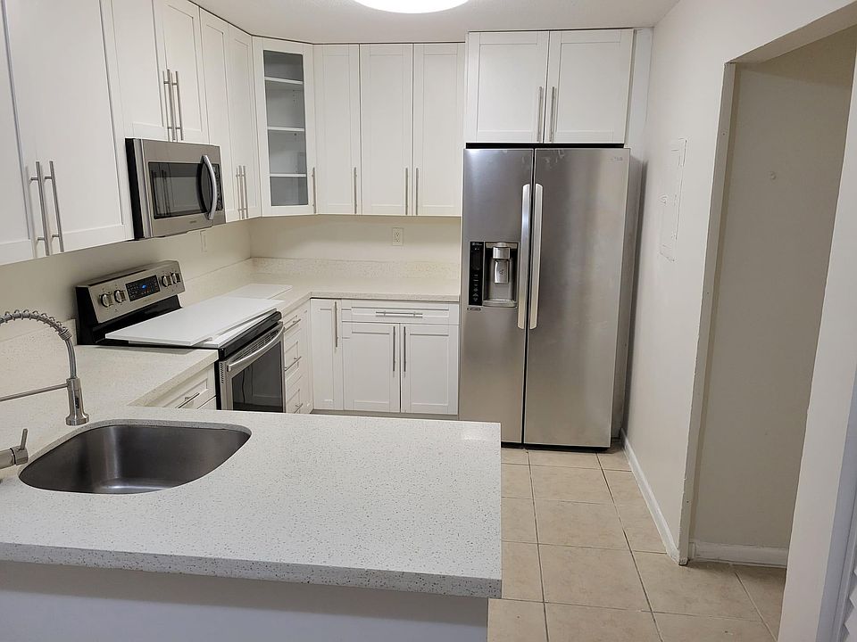 1st image of 10586 Royal Palm Blvd