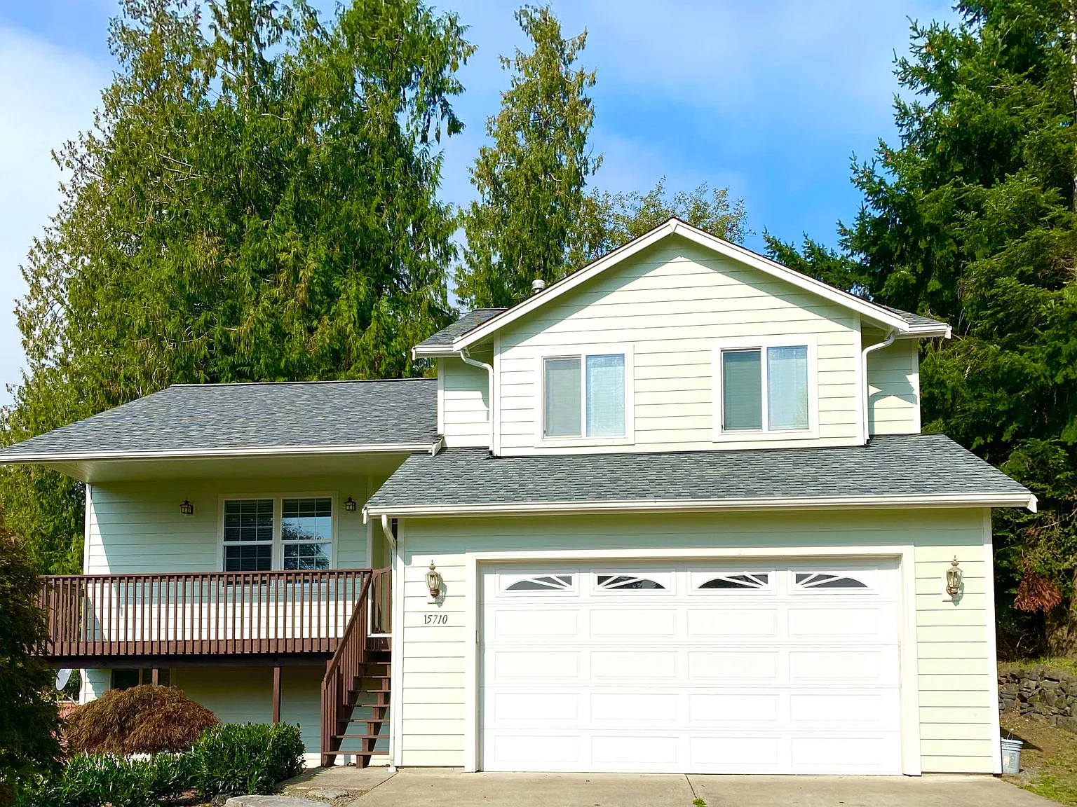 15710 Topaz Dr SE — Photo 2