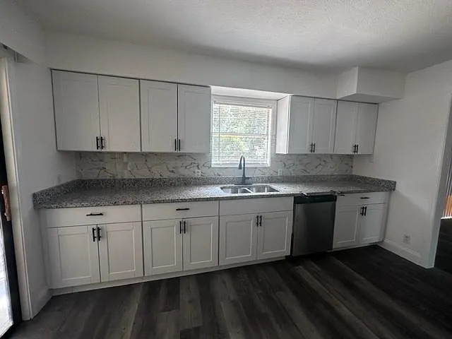 2 bed, 1334 sqft, $1,900 — Photo 2