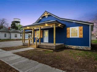 221 E 2nd Ave, Garnett, KS 66032