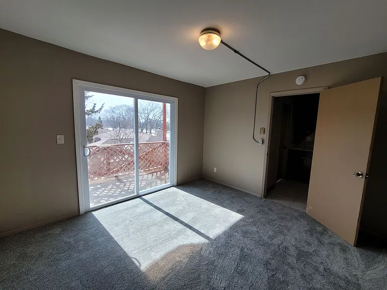 3027 Park Terrace Dr — Photo 6