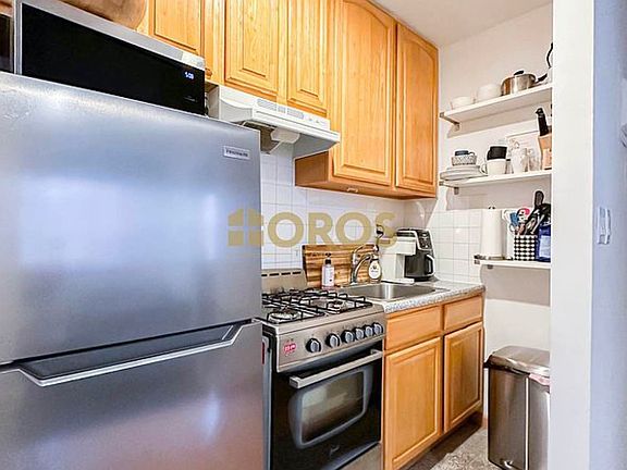 5th image of 178 7th Ave APT C3