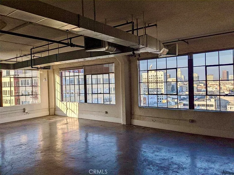 315 E 8th St #1001 — Photo 25