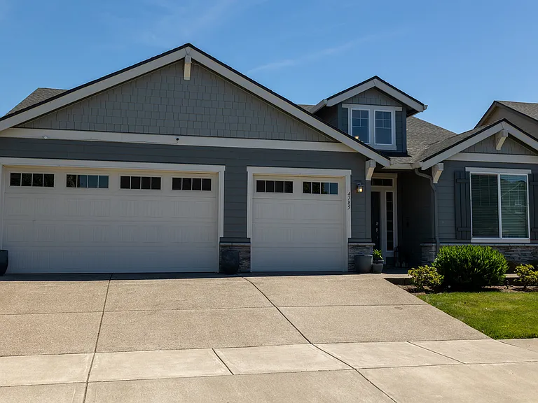 4785 S 16th Dr — Photo 2
