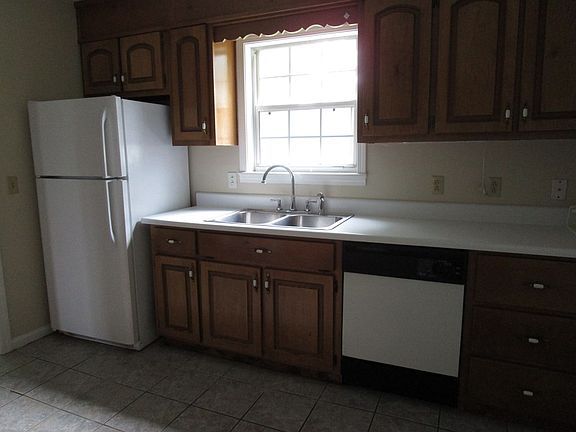 3rd image of 135 Joseph Cir