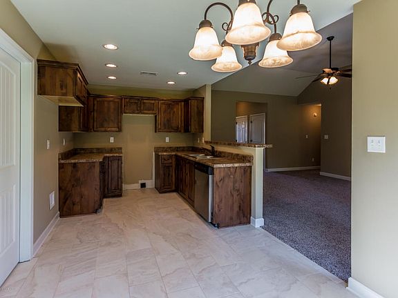 3rd image of 1141 Hemlock Dr