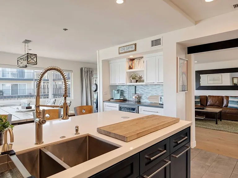 230 S Catalina Ave #301 — Photo 7