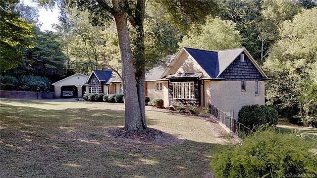 1st image of 210 Kennedy Dr