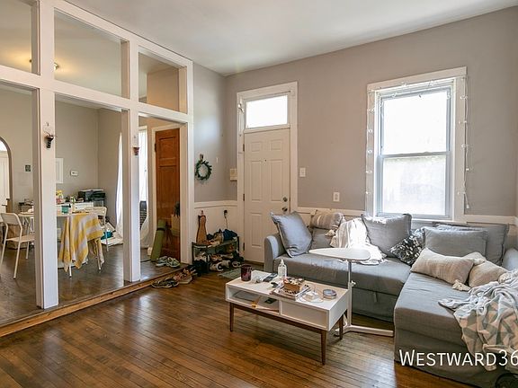 2nd image of 1834 W Augusta Blvd Unit 1