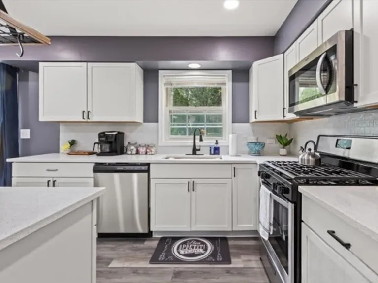 N Lakeview Dr — Photo 9