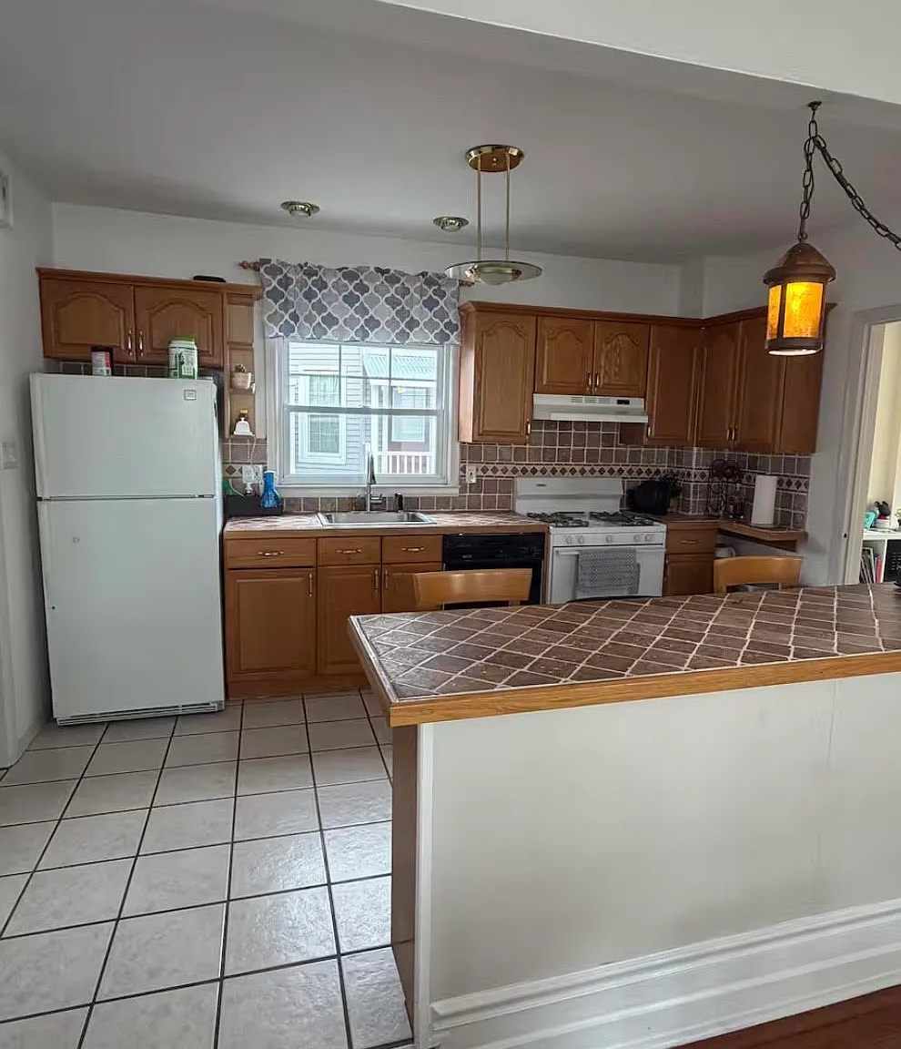 4 bed, 1637 sqft, $3,900 — Photo 4