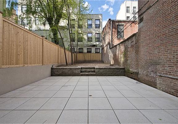 4th image of 431 W 44th St Fl 1