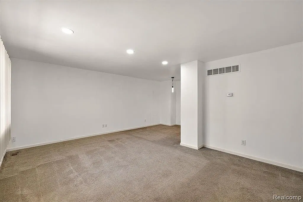 2 bed, 1.5 bath, 1012 sqft, $1,700 — Photo 4