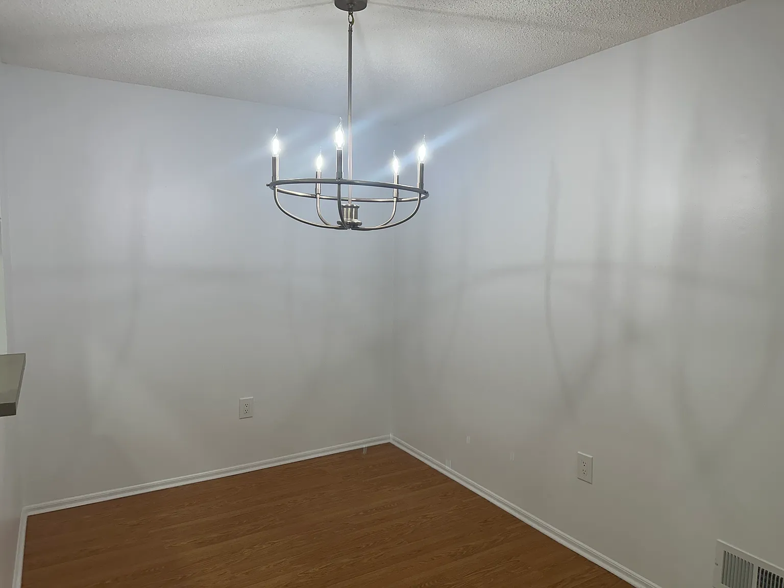 2 bed, 1011 sqft, $2,300 — Photo 3
