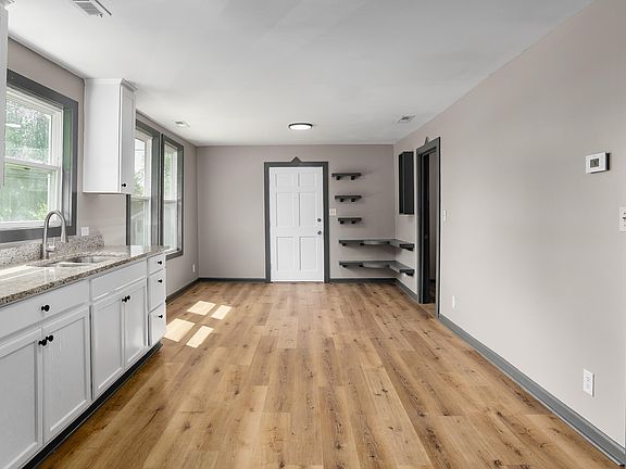 4th image of 131 Indiana Ave