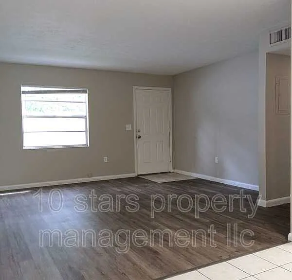 11705 North Dr #B — Photo 6