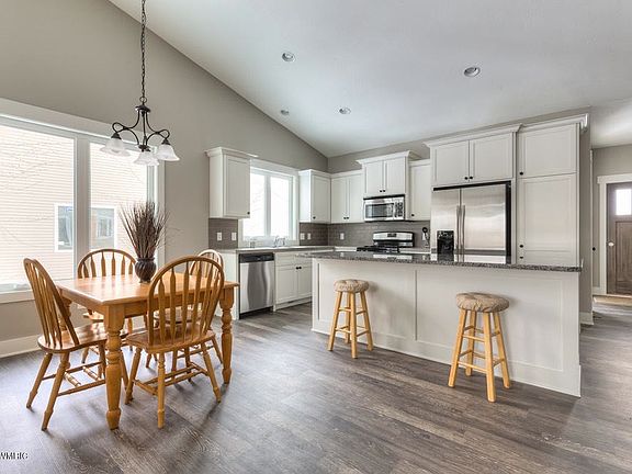 3rd image of 4136 Cottage Trl