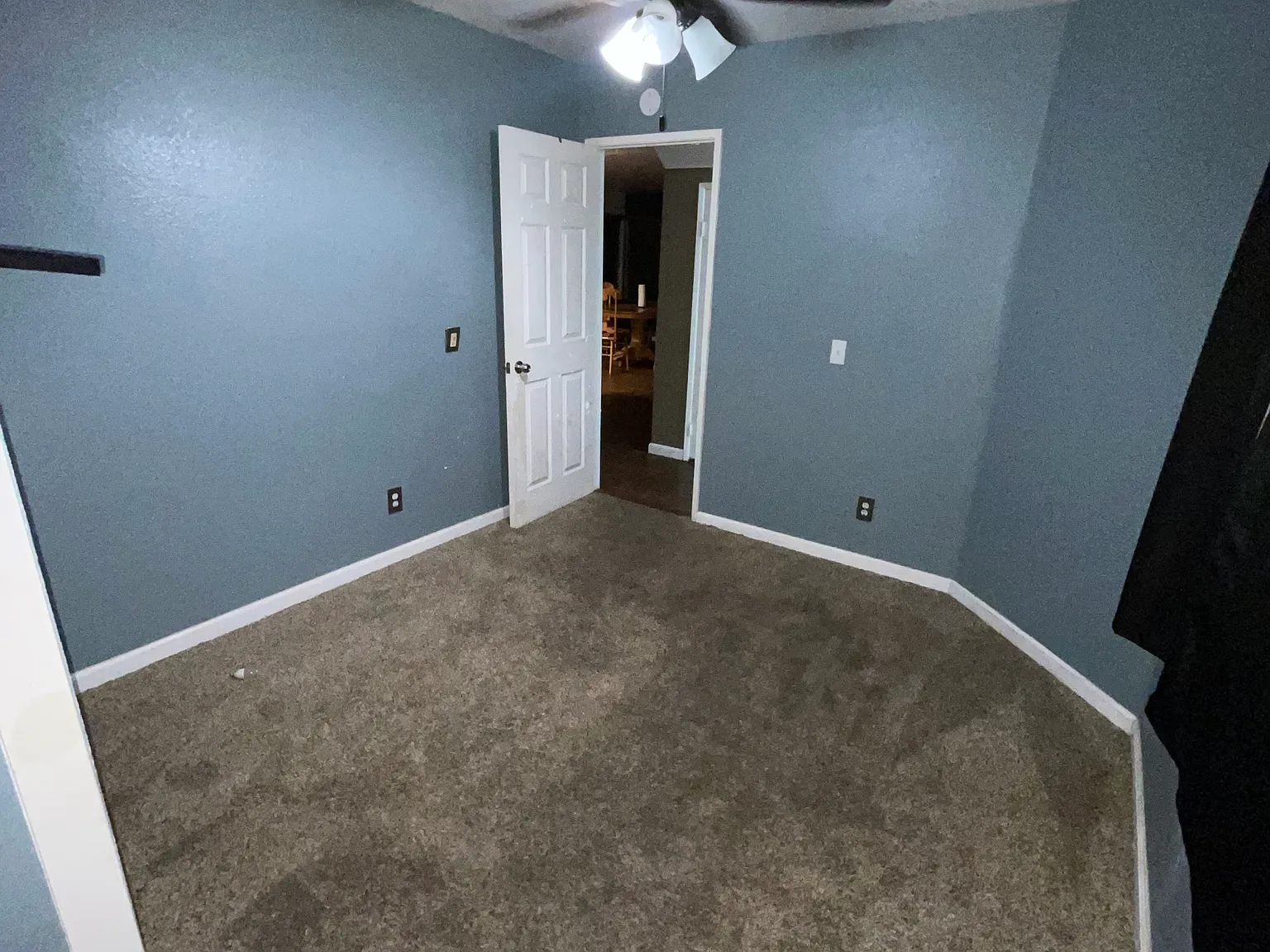 4 bed, 2361 sqft, $1,000 — Photo 3