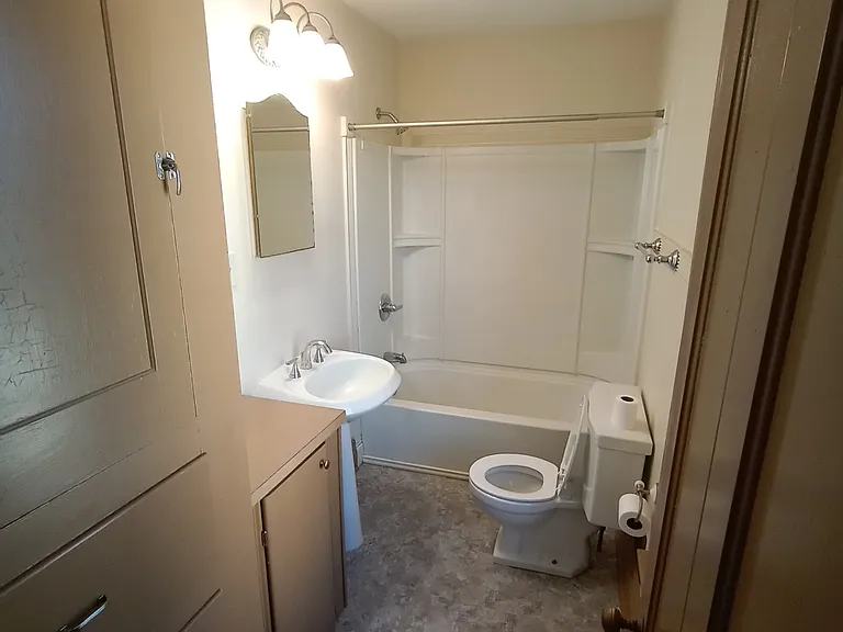 825 Tremont Ave SW #B — Photo 12
