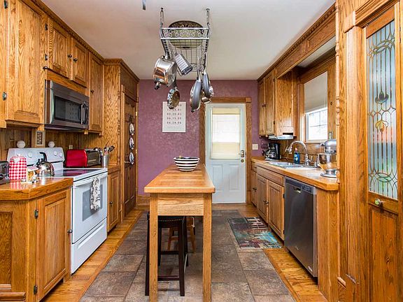 3rd image of 212 N Stuart Ave
