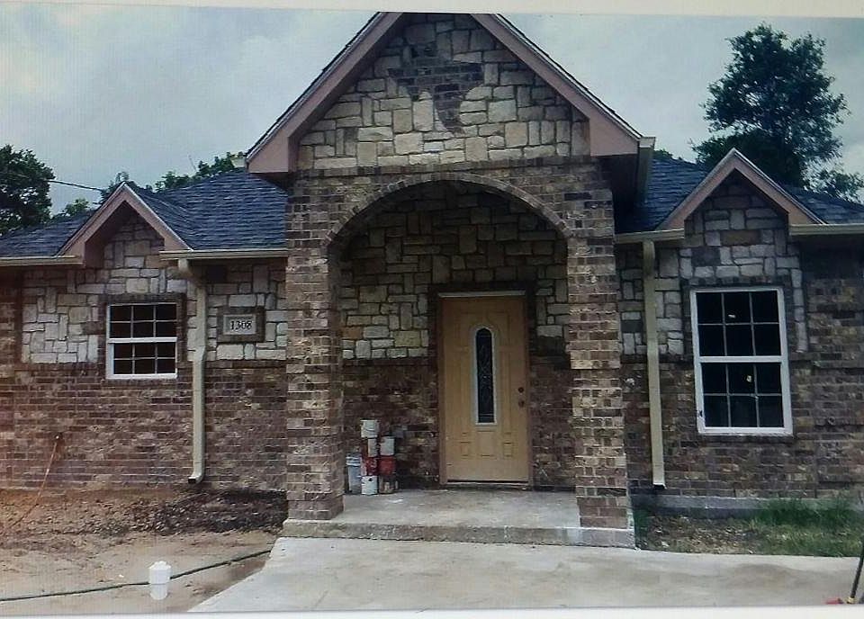 1st image of 1308 N Hart Ave