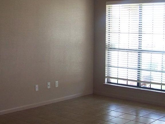 2nd image of 1507 Nicholas Cir APT B
