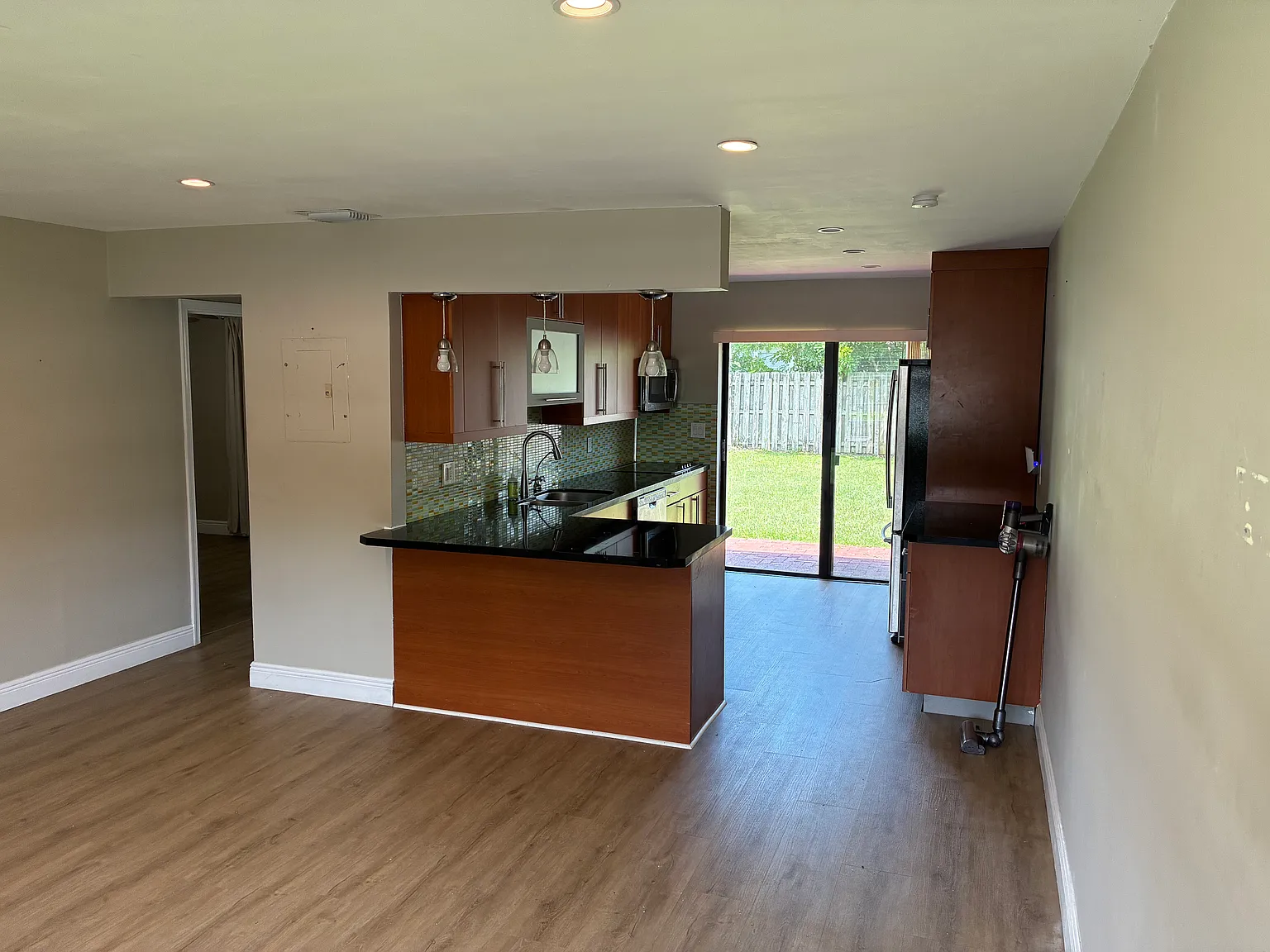 2 bed, 840 sqft, $2,600 — Photo 4