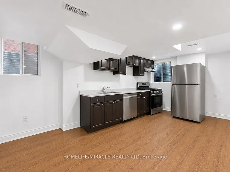 1583 Frolis St — Photo 30