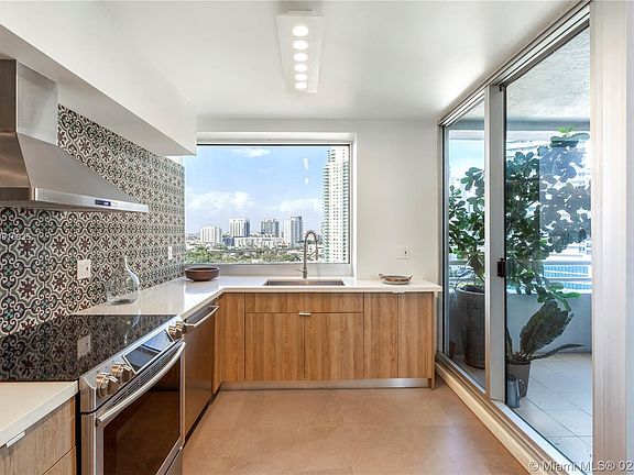 4th image of 1541 Brickell Ave APT A1602