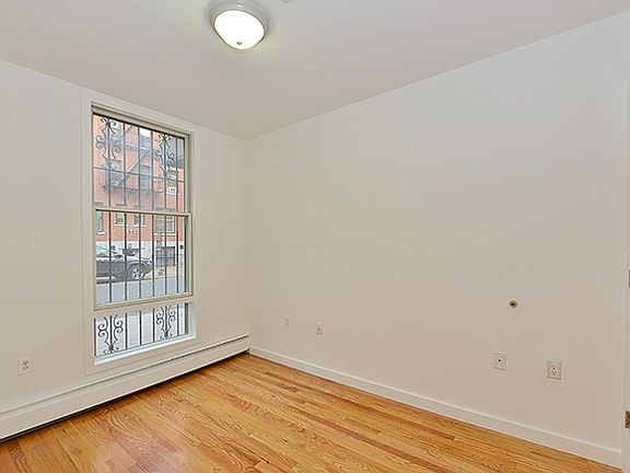 4th image of 528 E 6th St APT 1A
