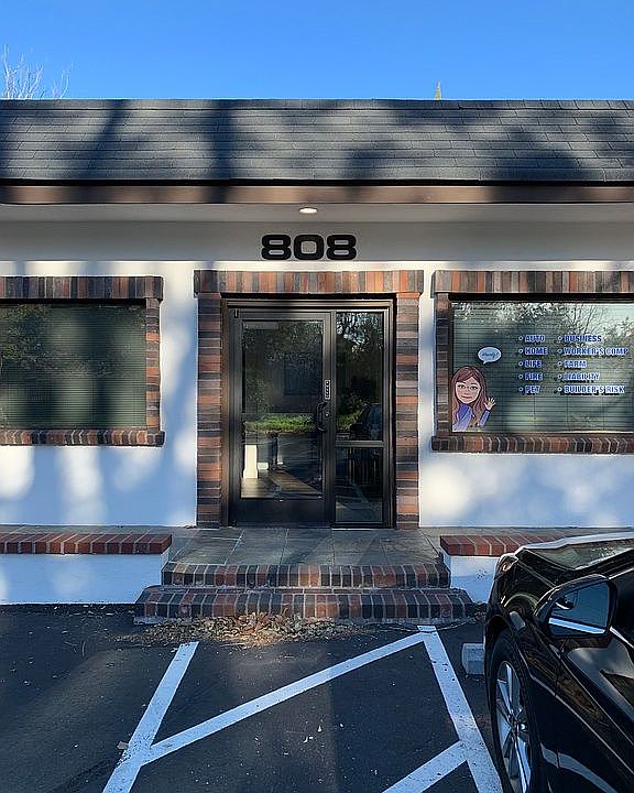 2nd image of 808 Bidwell St