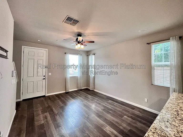 1502 N Reunion Way — Photo 3