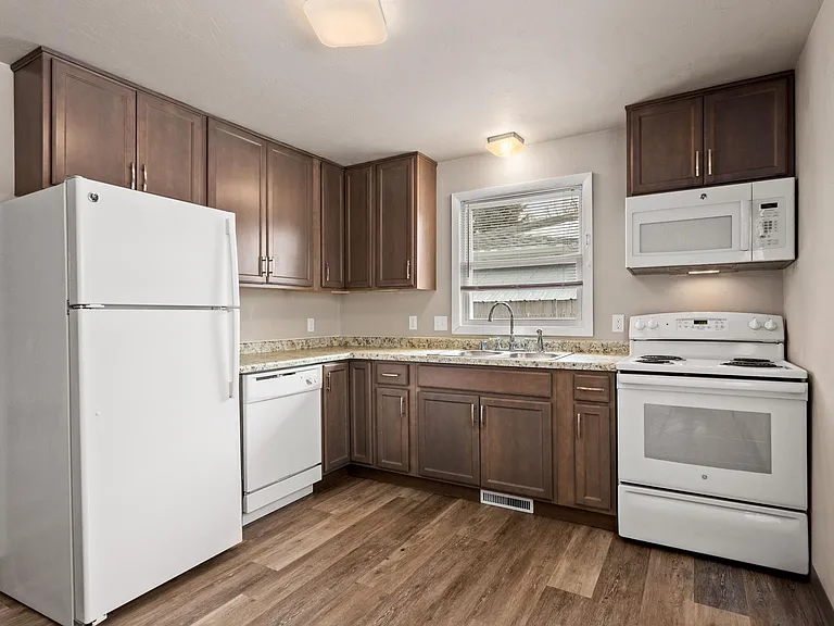 2629 N Helen St — Photo 11