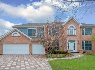 812 Lakeland Dr, Schaumburg, IL 60173
