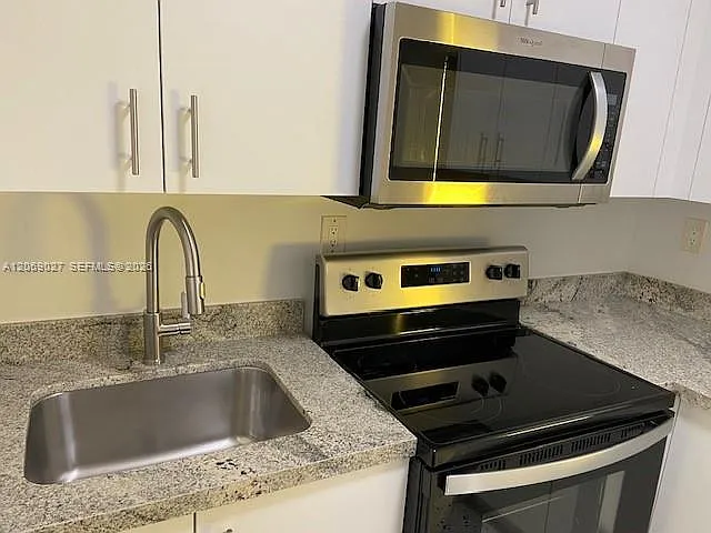 828 SW 20th Ave #2 — Photo 3