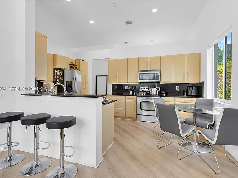 1102 Camellia Cir — Photo 15