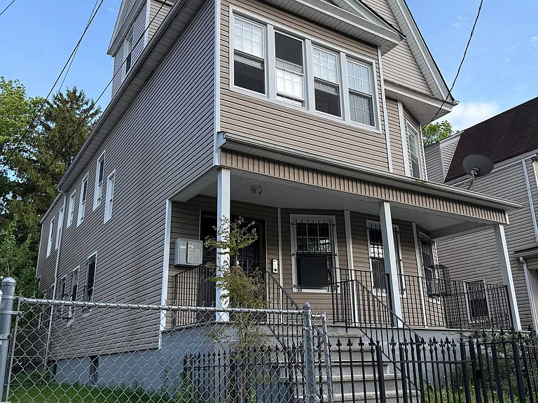 26 Alexander St #2 — Photo 1
