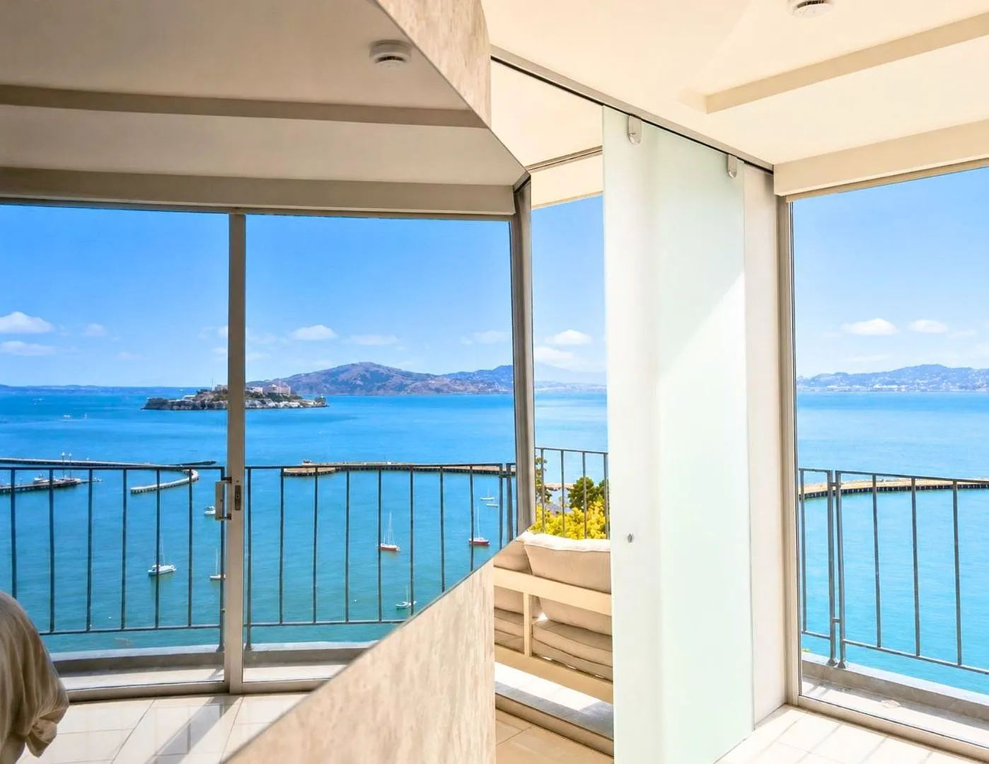 Luxury 16th-Floor Corner Residence | All Utilities Included | Secured Garage Parking | Panoramic ... — Photo 4