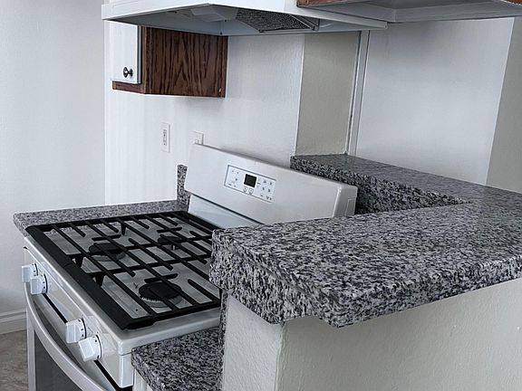 3rd image of 1959 Chestnut Ave #205