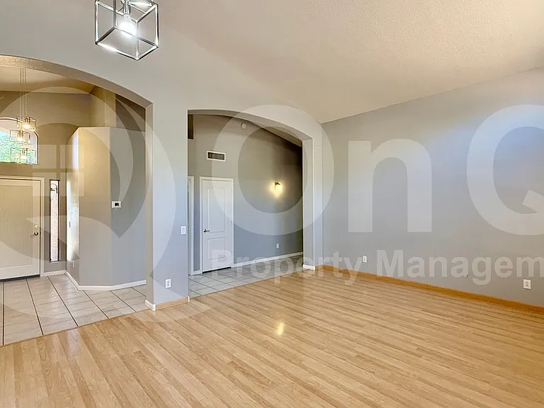 1530 E Toledo St — Photo 2
