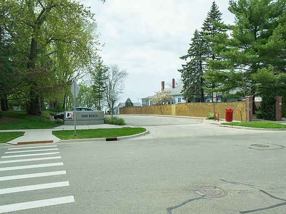 5th image of 354 N Shore Dr N