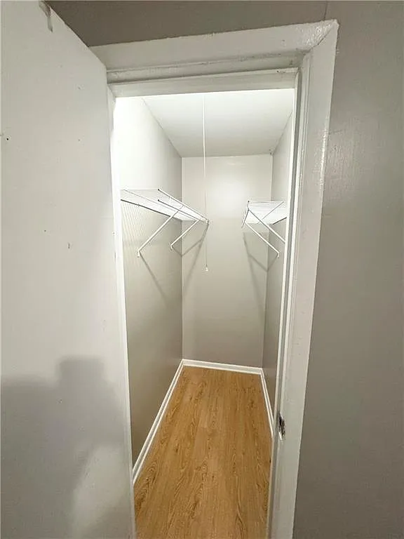 2 bed, 1.0 bath, 1624 sqft, $1,200 — Photo 4