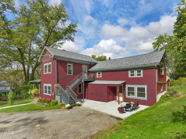 49 Pine St, Great Barrington, MA 01230