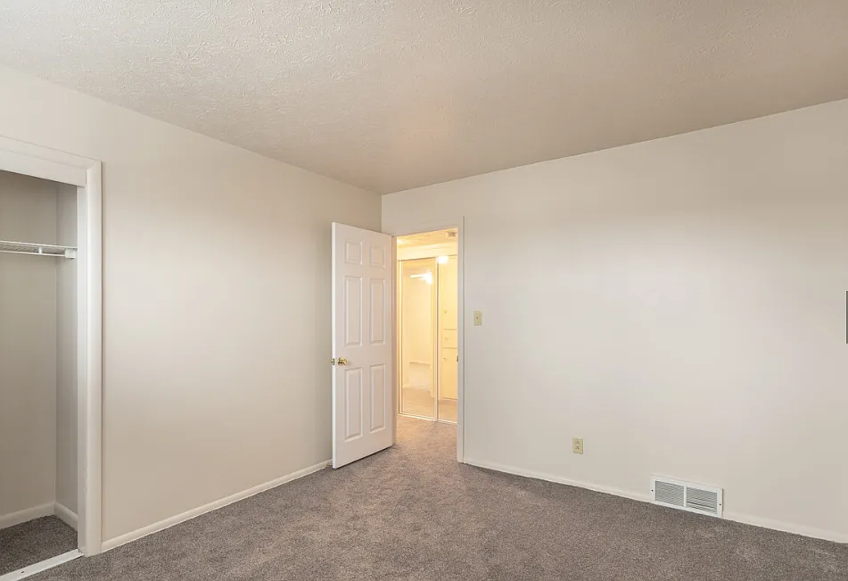 Chamberlain Apts-2607 - Unit 9 — Photo 2