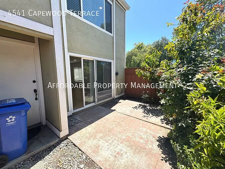 4541 Capewood Ter — Photo 15