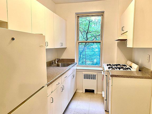 5th image of 4499 Henry Hudson Pkwy W #6I