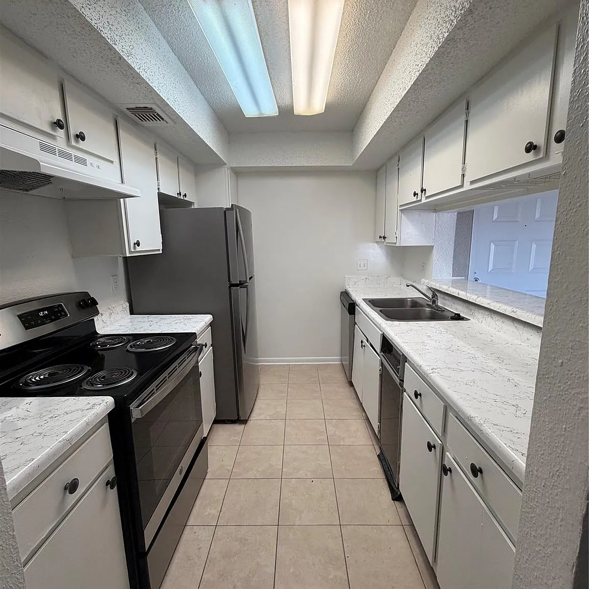 2 bed, 1.0 bath, 840 sqft, $1,800 — Photo 4