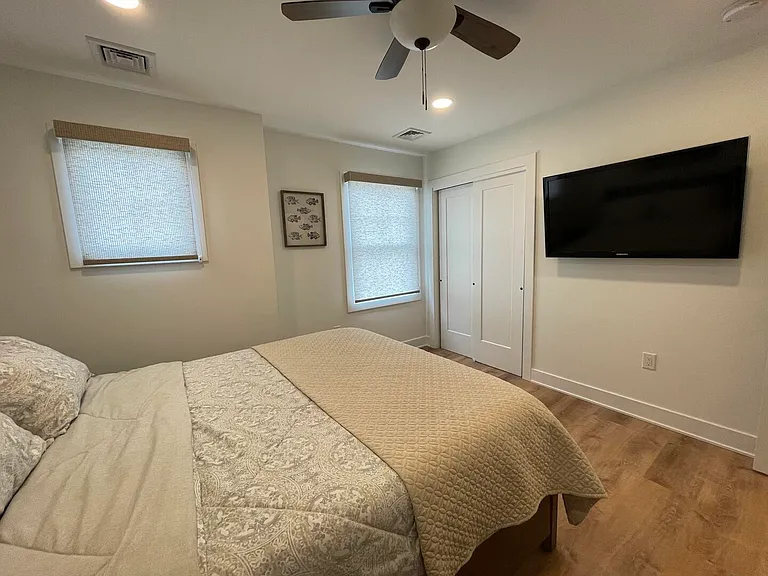 303 Forman Ave — Photo 31
